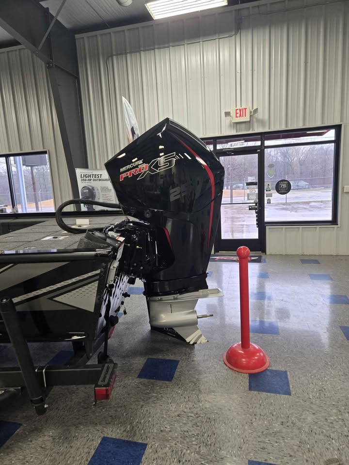 2025 Lund 2075 Pro V Bass