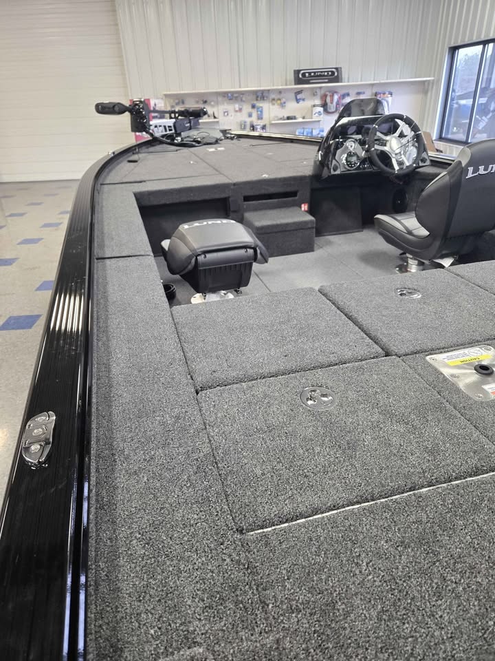 2025 Lund 2075 Pro V Bass